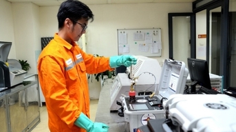 ‘Bác sĩ dầu máy’ EVNHANOI thầm lặng bảo vệ lưới điện Thủ đô