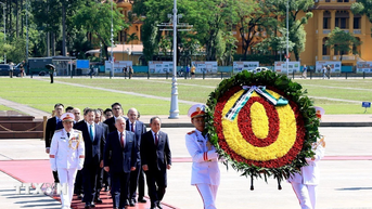 Quốc vương Jordan đặt vòng hoa và vào Lăng viếng Chủ tịch Hồ Chí Minh