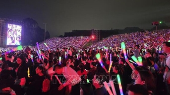 Quang Ninh៖ កំដៅពីការប្រគុំតន្ត្រីបង្កើត 'ការជំរុញ' សម្រាប់សេដ្ឋកិច្ច និងទេសចរណ៍ពេលយប់