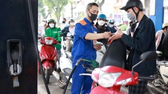 តម្លៃ​សាំង​ឡើង​ថ្លៃ​ស្រប​គ្នា​ពី​ម៉ោង ៣​រសៀល។ ថ្ងៃនេះ ១៣ វិច្ឆិកា។