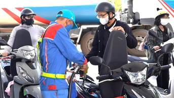 Giá xăng dầu tăng nhẹ chiều 13-11