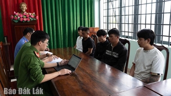 Bắt nhóm đòi tiền bảo kê, cưỡng đoạt tài sản tại hội chợ xã Krông Năng