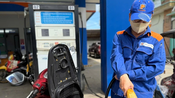 Giá xăng RON95-III tăng lên 20.576 đồng/lít từ 15 giờ ngày 13-11