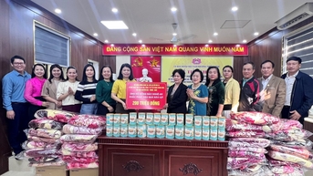 Thanh Vinh Ward ទទួលបានជំនួយសង្គ្រោះគ្រោះមហន្តរាយពីប្រជាជន Nghe An ដែលរស់នៅឆ្ងាយពីផ្ទះនៅទីក្រុងហាណូយ