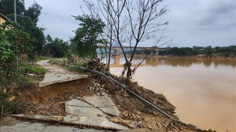 Sạt lở nghiêm trọng bờ sông Hương ảnh hưởng đến hàng chục hộ dân