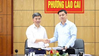 ប្រគល់​ឯកសារ​បោសសម្អាត​ទីតាំង​គម្រោង​វិនិយោគ​សាងសង់​ផ្លូវដែក Lao Cai - Hanoi - Hai Phong