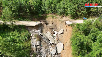 Đà Nẵng: tuyến đường huyết mạch bị sạt lở, hơn 7.000 dân bị cô lập