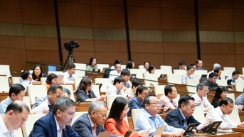 រដ្ឋសភាបានយល់ព្រមផ្ទេរប្រាក់ជិត ២៤.០០០ ពាន់លានដុង ដើម្បីបើកប្រាក់បៀវត្សរ៍មូលដ្ឋាននៅឆ្នាំ ២០២៦។