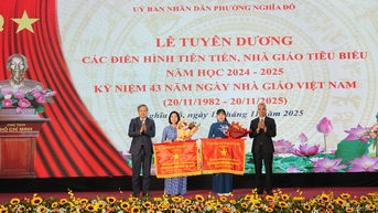 Nghia Do Ward ផ្តល់កិត្តិយសដល់គ្រូឆ្នើម