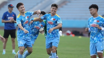 HLV Kim Sang Sik nhận tin vui, Duy Mạnh đeo băng đội trưởng