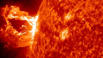 Mỹ cảnh báo bão Mặt trời cực mạnh gây gián đoạn liên lạc, đe dọa các chuyến bay