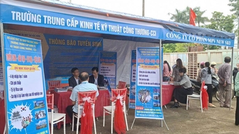 Hiệu quả từ đa dạng hình thức truyền thông kết nối cung - cầu lao động ở Sơn Động