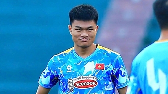 ខ្សែ​ប្រយុទ្ធ​ជម្រើស​ជាតិ​វៀតណាម​សរសើរ Xuan Son ថា​ជា​ក្រុម​ផ្សេង