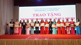 Vinh danh các nhà giáo dành trọn tâm huyết cho sự nghiệp trồng người