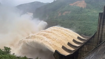 Miền Trung: Sơ tán người dân, chủ động tiêu thoát nước để chống ngập do mưa lớn