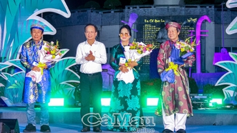 សិល្បករជាង 100 នាក់ចូលរួមមហោស្រពតន្ត្រីស្ម័គ្រចិត្ត Ca Mau ដែលបានពង្រីក