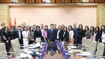 Thứ trưởng Thường trực Bộ Y tế Vũ Mạnh Hà tiếp, làm việc với EuroCham và Pharma Group