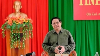 Thủ tướng: Xây nhà mới ngay cho hộ có nhà bị sập trong bão số 13