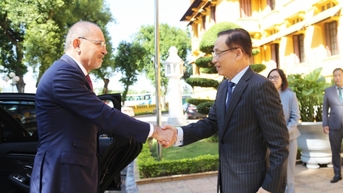 Bộ trưởng Ngoại giao Lê Hoài Trung làm việc với Phó Thủ tướng, Bộ trưởng Ngoại giao và kiều dân Jordan Ayman Al Safadi