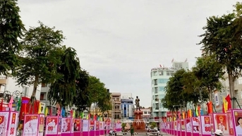 Triển lãm tranh cổ động tấm lớn về Ngày Tổng tuyển cử đầu tiên tại An Giang