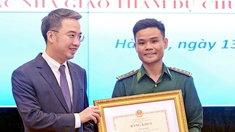 Vinh danh 80 thầy cô vượt núi, giữ con chữ cho học trò và bà con vùng biên
