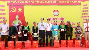 កម្មាភិបាល សមាជិកបក្សនៃរណសិរ្ស និងអង្គការមហាជនត្រូវតែជិតស្និទ្ធជាមួយប្រជាជន។