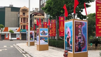 Triển lãm tranh cổ động tấm lớn tuyên truyền thực hiện nếp sống văn minh