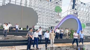 Chủ tịch HĐND tỉnh kiểm tra công tác tổ chức Ngày hội Cua Cà Mau