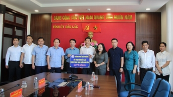 ទីក្រុង Hai Phong ឧបត្ថម្ភថវិកាចំនួន 10 ពាន់លានដុងដើម្បីជួយ Dak Lak ជម្នះផលវិបាកក្រោយព្យុះ។