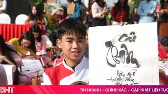 ការប្រលងសរសេរអក្សរផ្ចង់ដ៏ប្លែកមួយនៅស្រុកកំណើតរបស់កវី ង្វៀន ឌូ