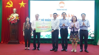 Nhiều tổ chức, doanh nghiệp hỗ trợ Huế khắc phục hậu quả thiên tai