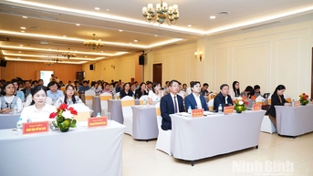 ការធ្វើបច្ចុប្បន្នភាពចំណេះដឹង និងជំនាញកិច្ចការបរទេសសម្រាប់មន្ត្រីកិច្ចការបរទេសក្នុងស្រុក និងមន្ត្រីរាជការ