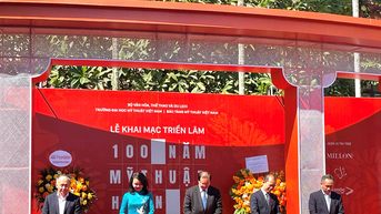 Khai mạc triển lãm '100 năm Mỹ thuật hiện đại'