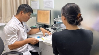 អ្នកជំងឺ​១០០​នាក់​មក​ជួប​គ្រូពេទ្យ​បញ្ហា​ជ្រុះ​សក់​ជា​រៀងរាល់ថ្ងៃ យុវជន​ជាច្រើន​នាក់​