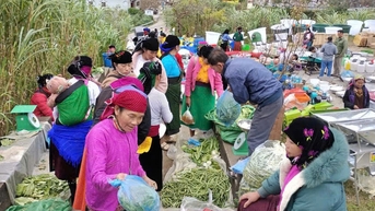 Độc đáo chợ lùi Sà Phìn giữa cao nguyên đá