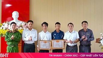 ផ្តល់រង្វាន់ដល់ពលរដ្ឋក្លាហានចំនួន៣រូប ក្នុងការជួយសង្គ្រោះមនុស្សលង់ទឹក។