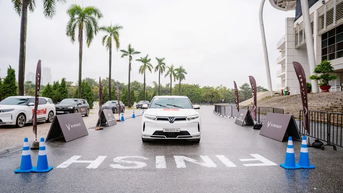 Người trẻ hào hứng sau tay lái VinFast VF 7 và VF 8: “Trải nghiệm thú vị, mang lại sự an tâm”