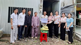 Bàn giao 3 căn nhà đại đoàn kết tại phường Chi Lăng