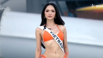 Hương Giang và các thí sinh diễn áo tắm nóng bỏng ở Miss Universe 2025