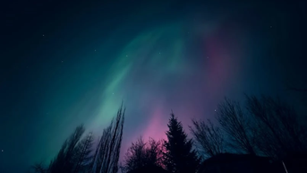 Cực quang rực rỡ chiếu sáng bầu trời Bắc Mỹ trong đêm nay