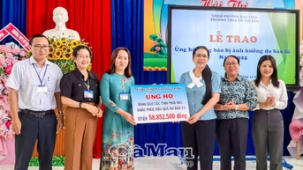 អនុវិទ្យាល័យ Vo Thi Sau បានបរិច្ចាគថវិកាជិត 60 លានដុង ដើម្បីជួយប្រជាជននៅតំបន់រងគ្រោះដោយទឹកជំនន់។