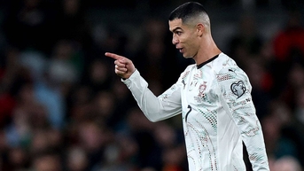 Ronaldo bị công kích ở Bồ Đào Nha vì thẻ đỏ
