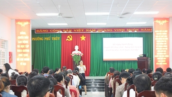 Hỗ trợ hơn 350 hộ kinh doanh ở Phú Thủy chuyển đổi mô hình quản lý thuế