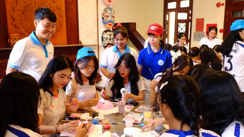 Học sinh Trường THPT chuyên Lê Quý Đôn trải nghiệm hát bội, bài chòi