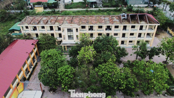 Trường học chịu cảnh dột nát sau nhiều tháng ‘bão chồng bão’