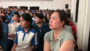 Khán giả xúc động khi xem phim “Mưa đỏ” tại Côn Đảo