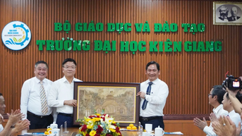 Phó Thủ tướng Lê Thành Long làm việc với Trường Đại học Kiên Giang