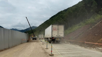 Nỗ lực thông tuyến hai làn xe cao tốc La Sơn - Hòa Liên