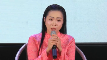 គ្រូ​ស្រក់​ទឹក​ភ្នែក​ដោយ​នឹក​ស្មាន​មិន​ដល់​ថា នាង​បាន​ទទួល​ពាក្យ​អរគុណ​ពី​សិស្ស​ស្រី​ដែល​នាង​រារាំង​មិន​ឲ្យ​ឈប់​រៀន។