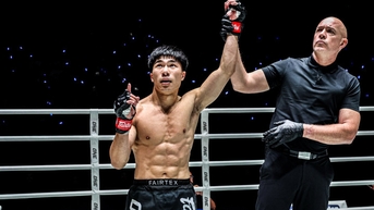 Cao thủ MMA gốc Việt ra đòn chớp nhoáng, đấm gục võ sĩ Nhật Bản